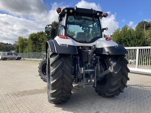 Traktor Valtra T195D mit Vollausstattung – Bild 11